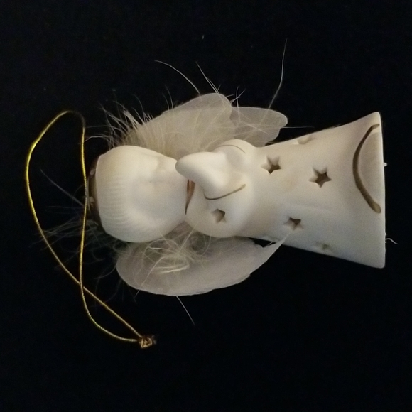 Praying Porcelain Angel - Picture 8 of 10